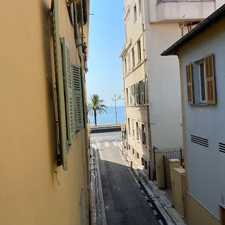 Petit Palmier Promenade Apartment *