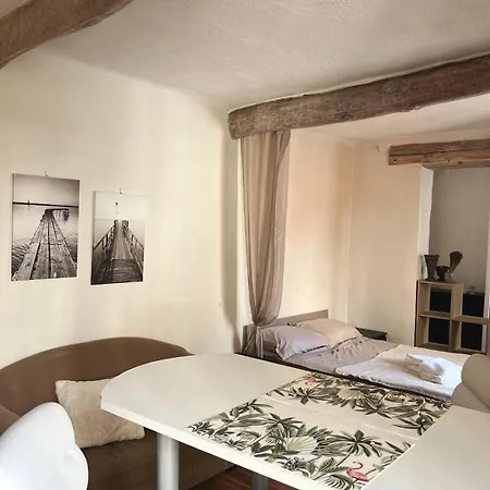 Petit Palmier Promenade